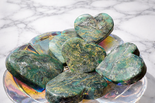 Natural Emerald Crystal Energy Heart Stones